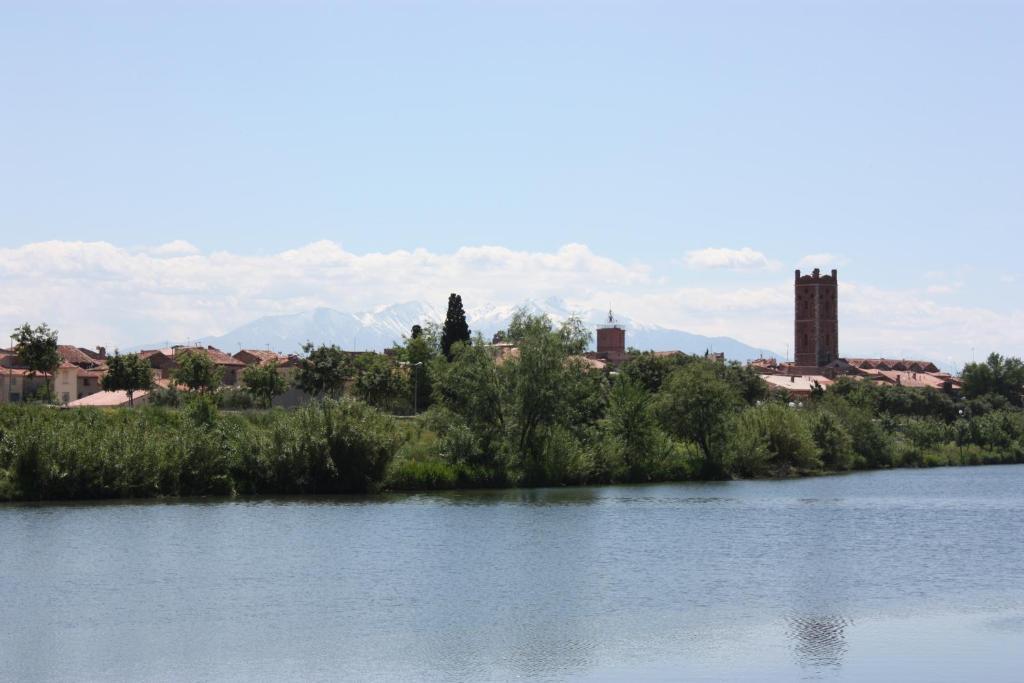 Hotel" La Tour De L'Horloge " Rivesaltes Exteriör bild